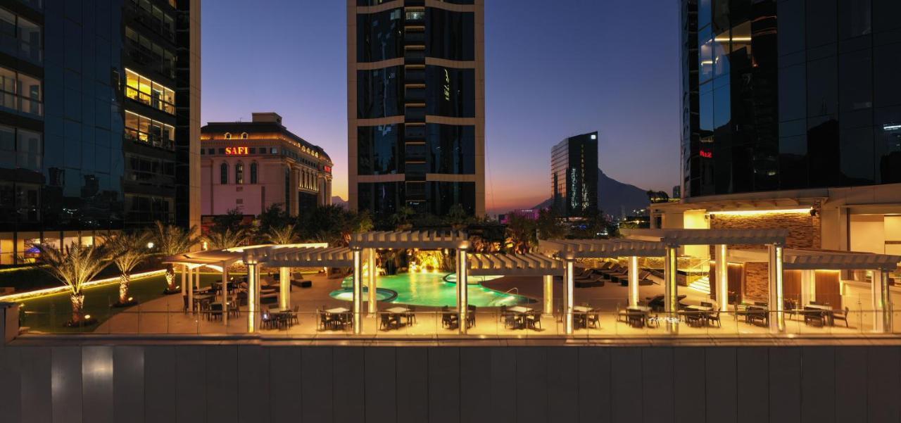 Safi Royal Luxury Metropolitan Ξενοδοχείο San Pedro Garza Garcia Εξωτερικό φωτογραφία The pool at the Four Seasons Hotel