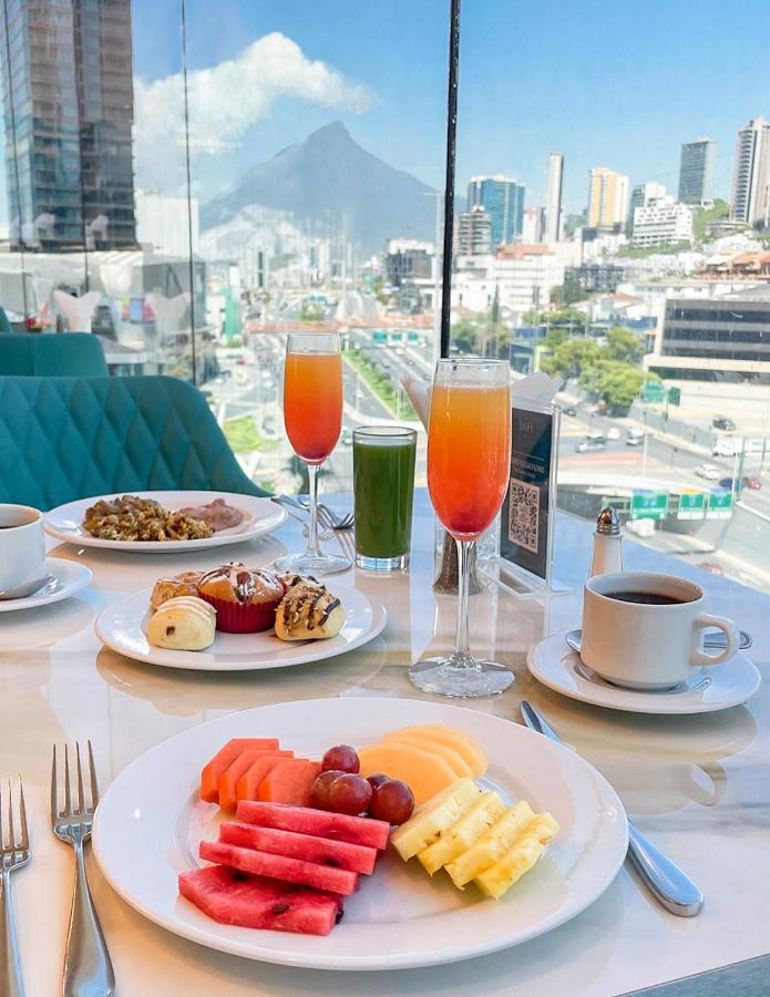Safi Royal Luxury Metropolitan Ξενοδοχείο San Pedro Garza Garcia Εξωτερικό φωτογραφία Breakfast at the 360° Restaurant