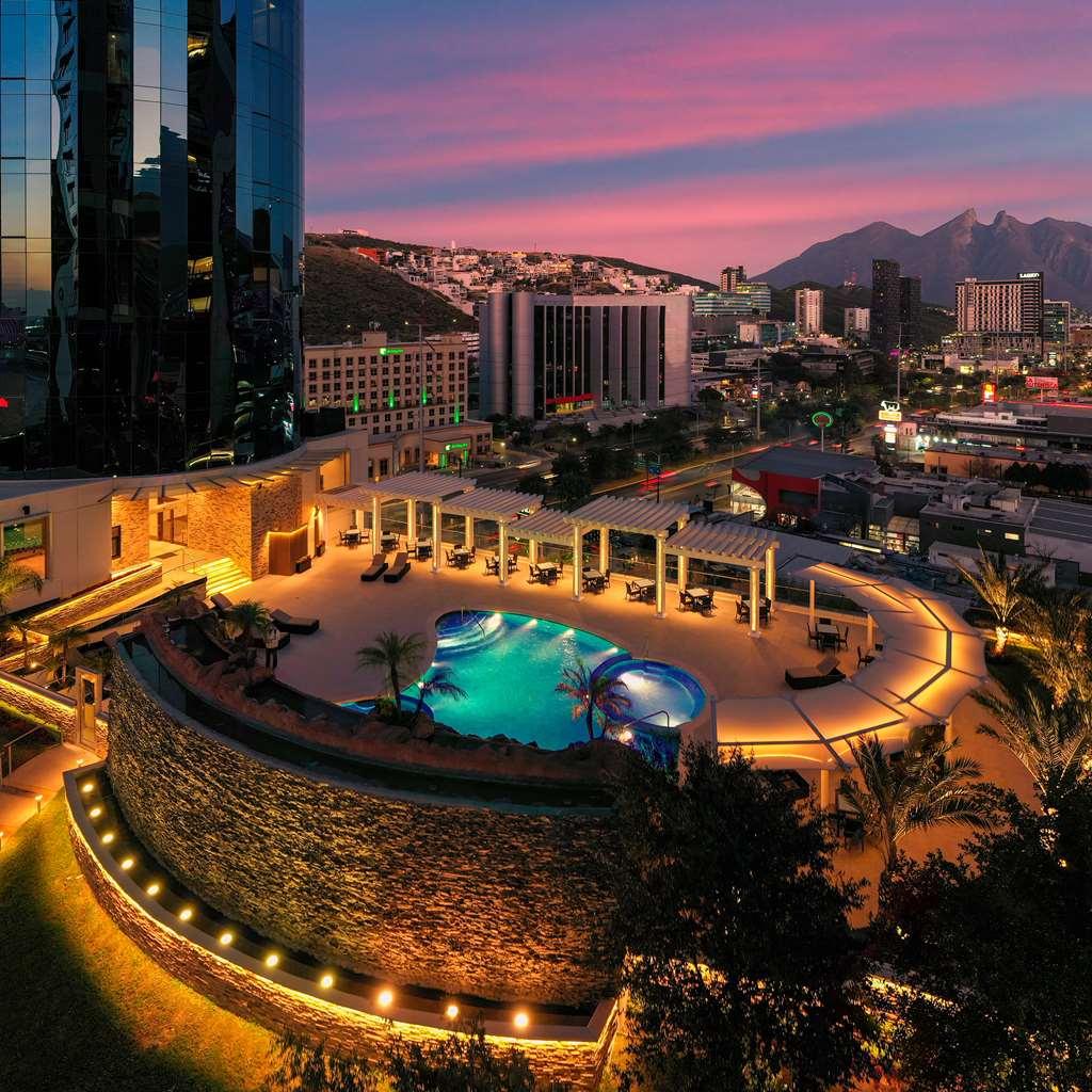 Safi Royal Luxury Metropolitan Ξενοδοχείο San Pedro Garza Garcia Ανέσεις φωτογραφία The pool at the JW Marriott Scottsdale Resort and Spa at Camelback Inn