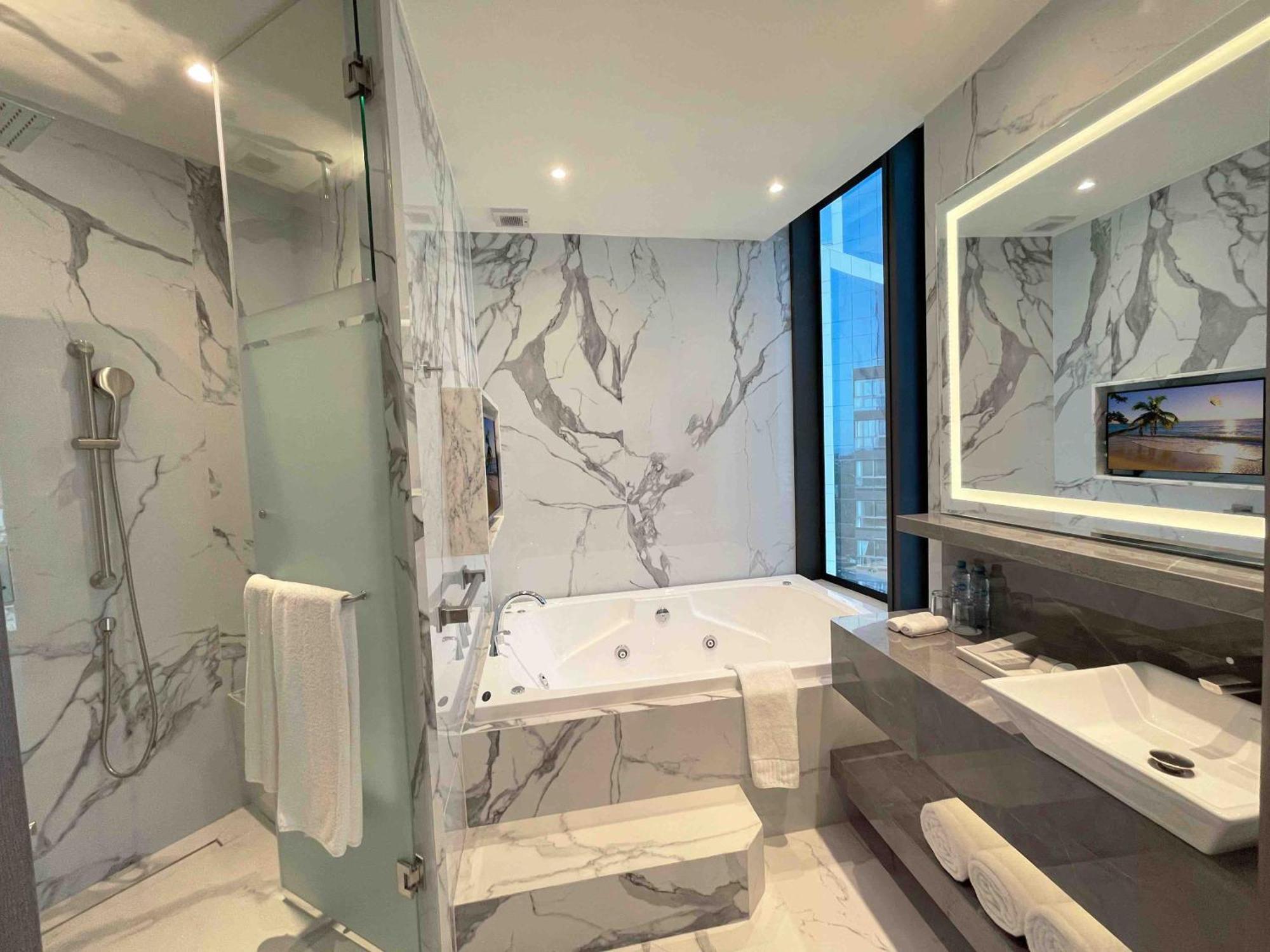 Safi Royal Luxury Metropolitan Ξενοδοχείο San Pedro Garza Garcia Εξωτερικό φωτογραφία Bathroom