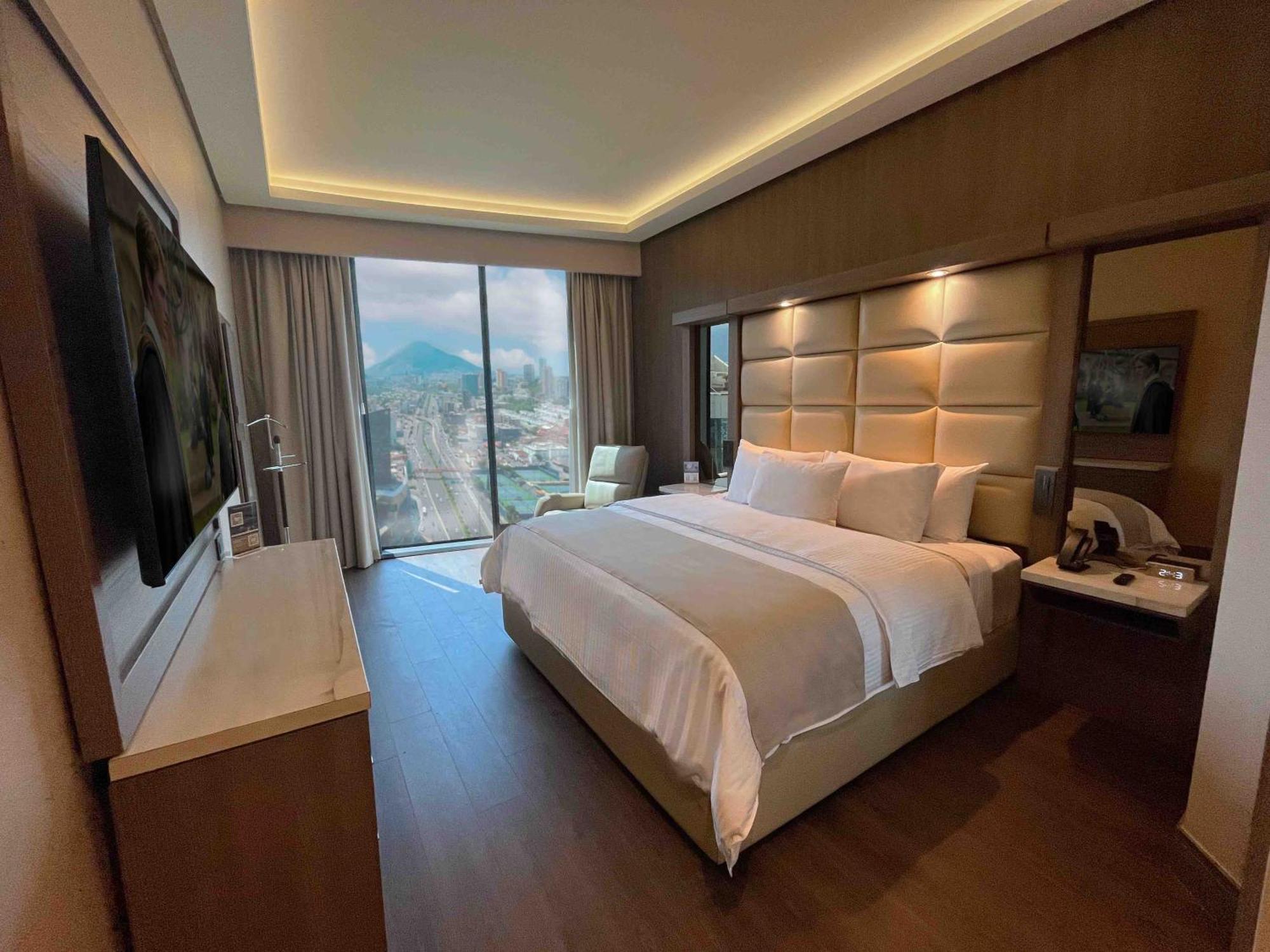Safi Royal Luxury Metropolitan Ξενοδοχείο San Pedro Garza Garcia Εξωτερικό φωτογραφία A bedroom at the hotel
